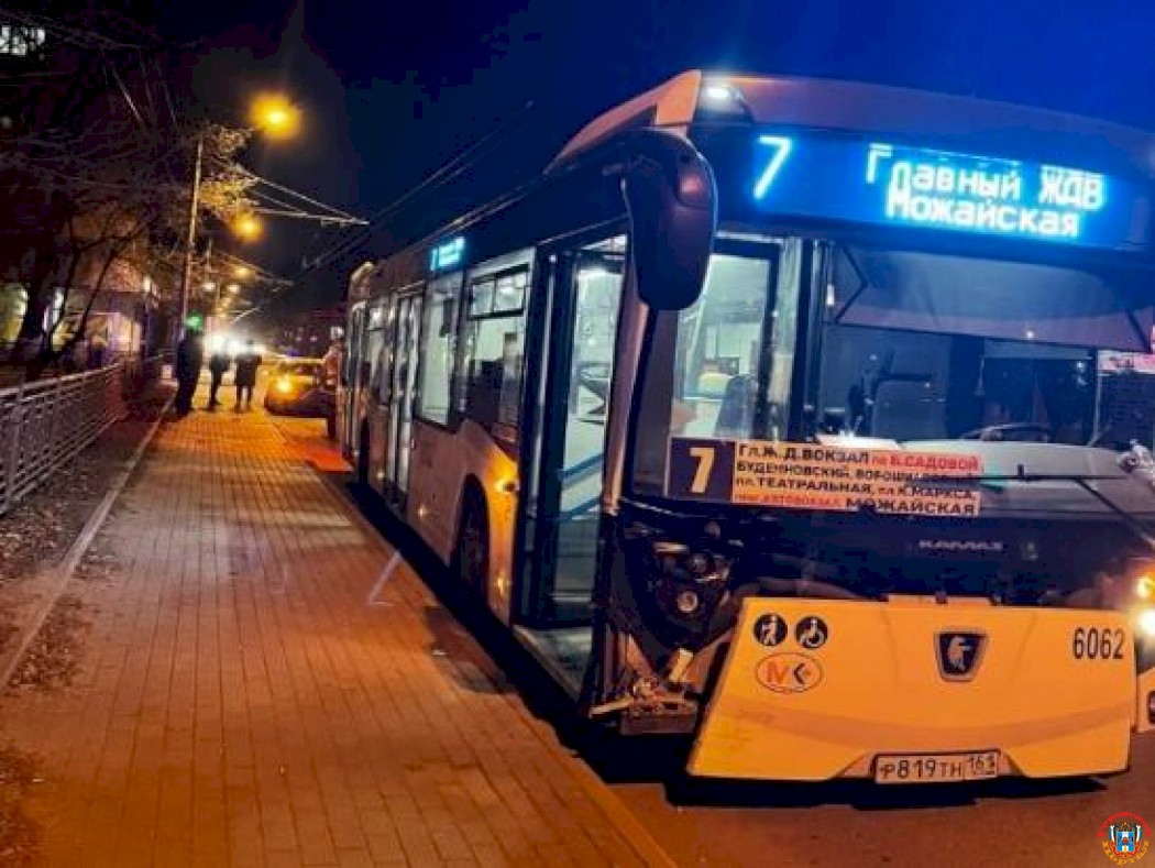 На Шолохова в Ростове пассажир автобуса № 7 пострадал в ДТП