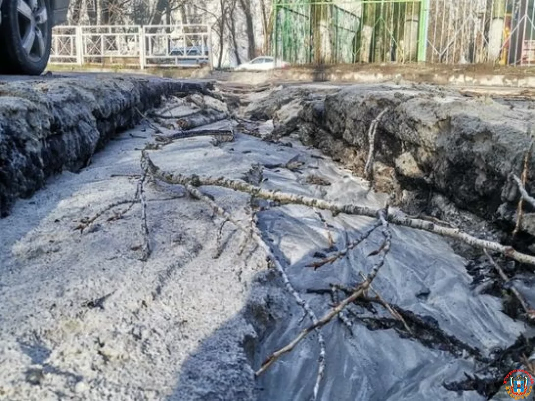 В Ростове коммунальщики после работ на Зорге бросили незарытую яму