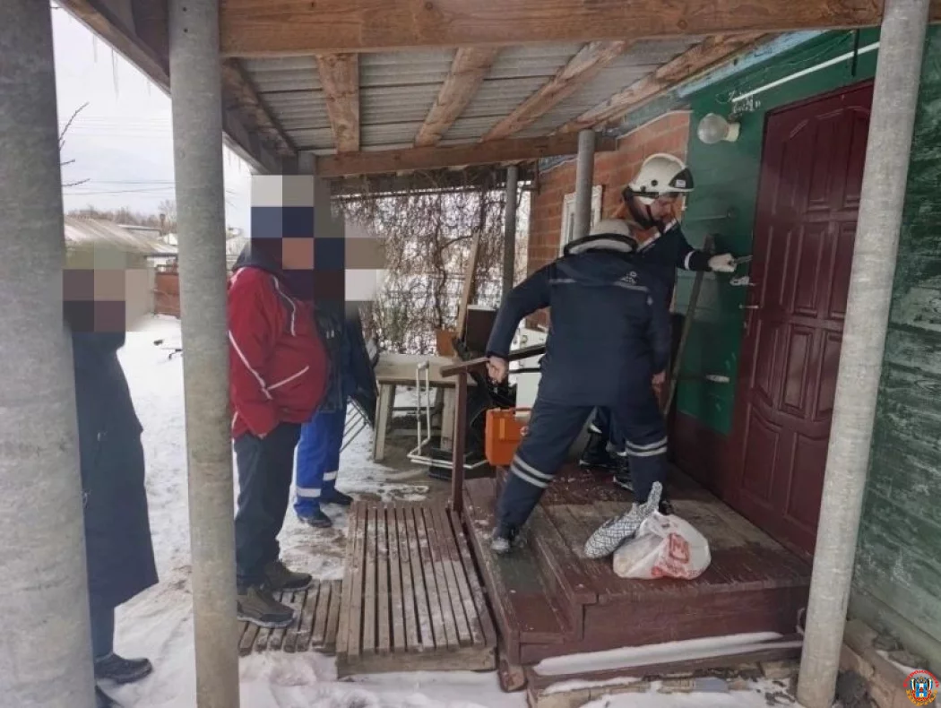 В Вешенской из запертой квартиры&nbsp;вызволили мужчину с инсультом