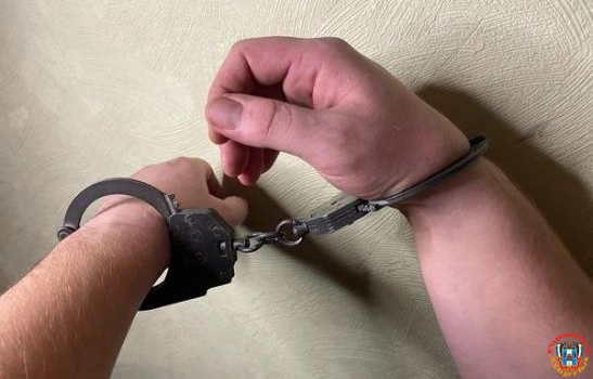 В Таганроге двух полицейских задержали по подозрению в получении взятки