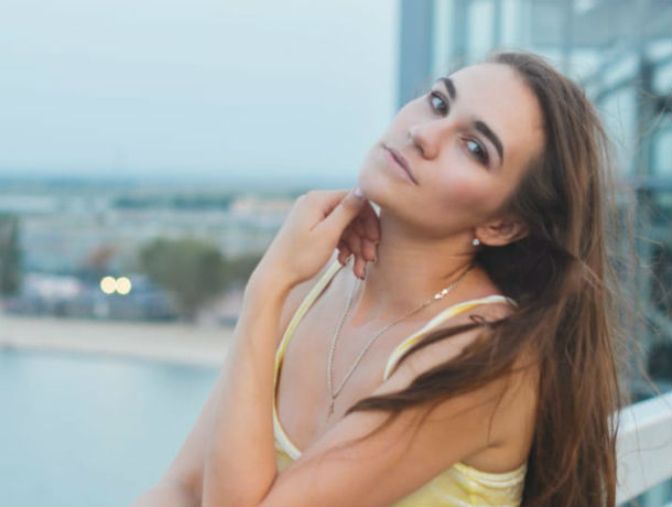 «Временные трудности – не пугают»: студентка Яна Кандейкина участвует в конкурсе «Мисс Блокнот Ростов-2019»