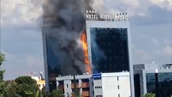 В Мадриде загорелся 12-этажный отель