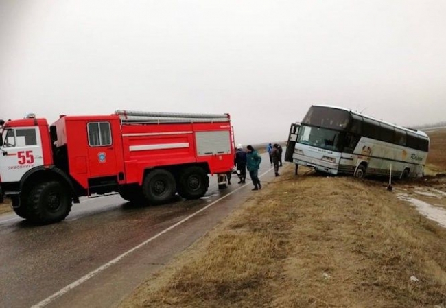Автобус из Махачкалы улетел в кювет в Ростовской области