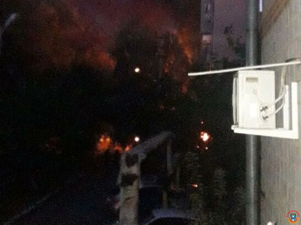 В Донецке во дворе пятиэтажки взорвалась легковушка