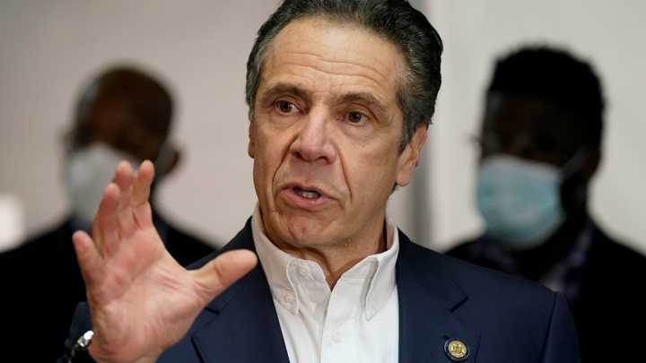 Губернатора штата Нью-Йорк еще раз обвинили в непристойном поведении