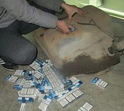 За две недели декабря в Ростовскую область пытались ввести почти 2,5 тысяч пачек сигарет