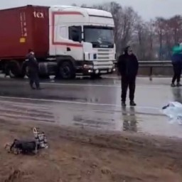 Дети, ехавшие на мопеде, погибли в ДТП с микроавтобусом