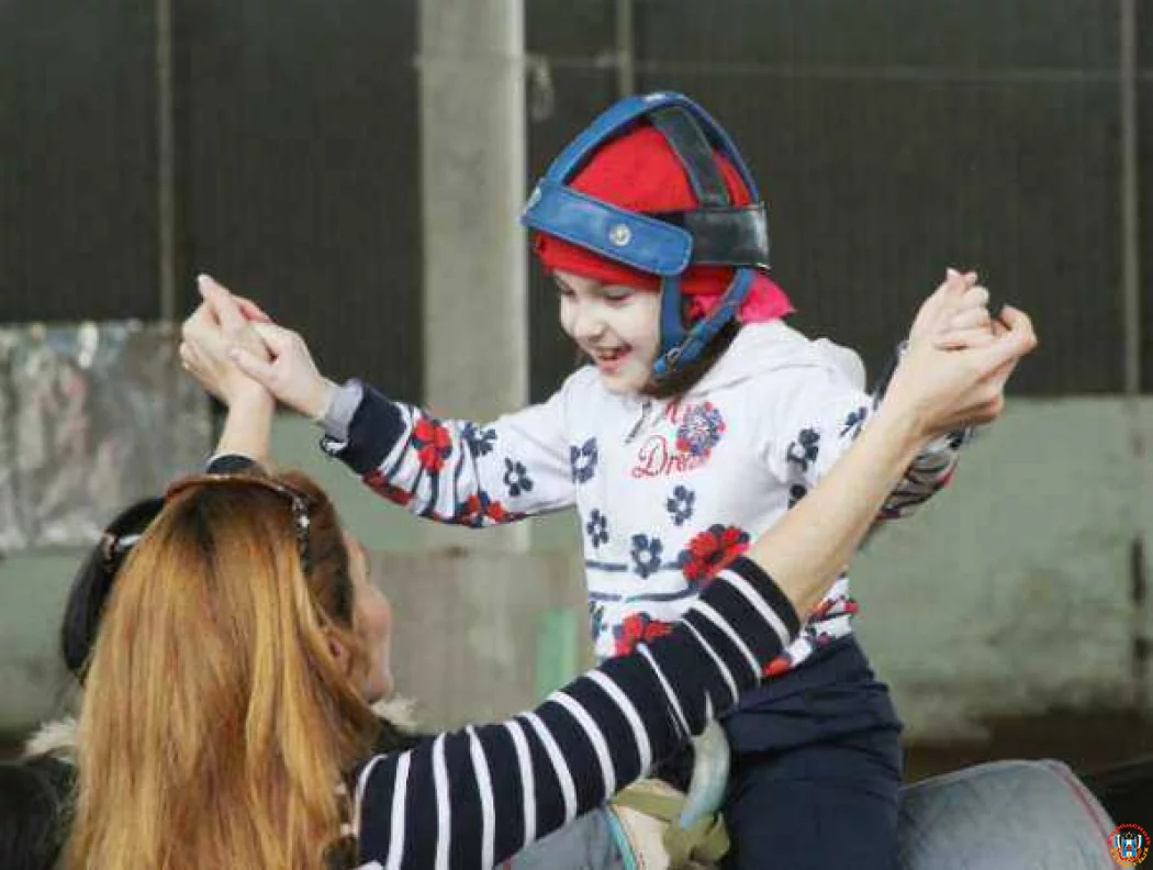 Как лошади помогают детям: три истории счастья за 17 минут