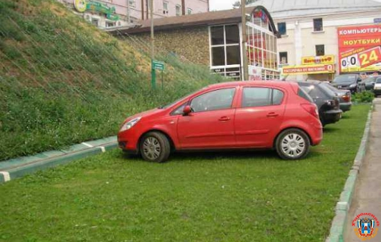 Внести в «черный список» нарушителей парковки предложил житель Ростова