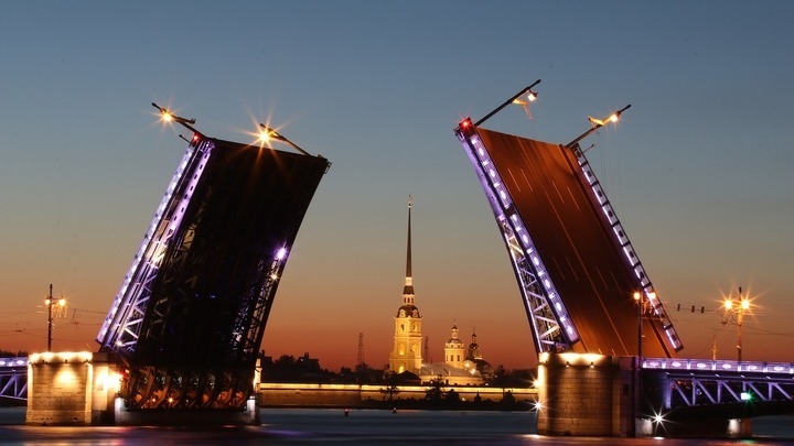 После зимы в Петербурге проверяют как разводятся мосты