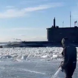 Подлодка прошла в нескольких метрах от приморских рыбаков