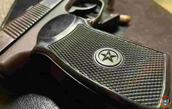 Пистолетом угрожал автомобилистам неадекватный мужчина на Халтуринском