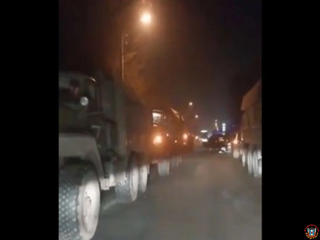 Из-за ДТП с военным грузовиком в Новошахтинске перекрыли улицу