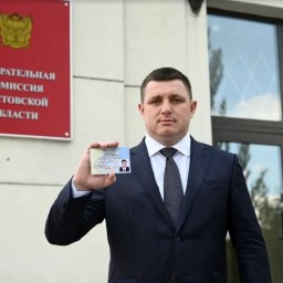 Известный по спорам с сити-менеджером депутат Петр Пятибратов опроверг слухи о своем уходе из Гордумы Ростова