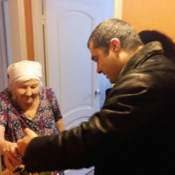 Депутат Евгений Соболев поздравил с 90-летием Татьяну Косолапову