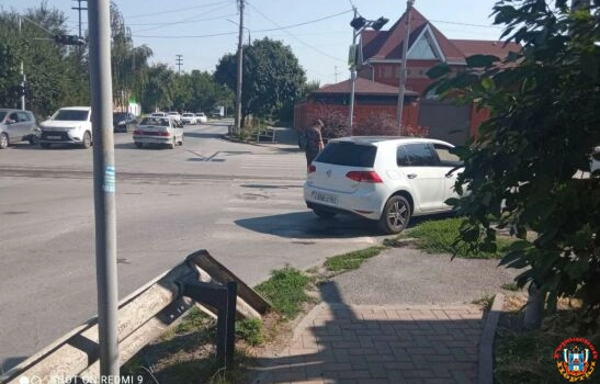 В Таганроге 63-летняя женщина попала под колеса легковушки