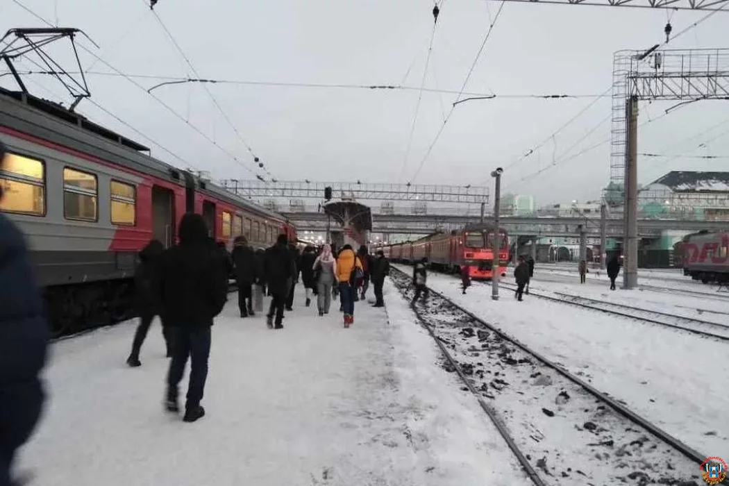 Задержки поездов, следующих транзитом через Ростовскую область, достигают шести часов