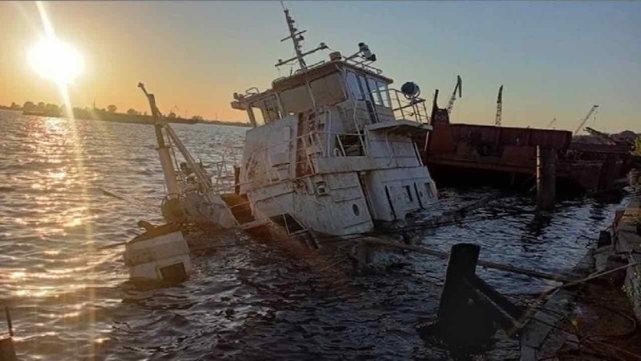 В Казани у городского причала затонуло пришвартованное судно