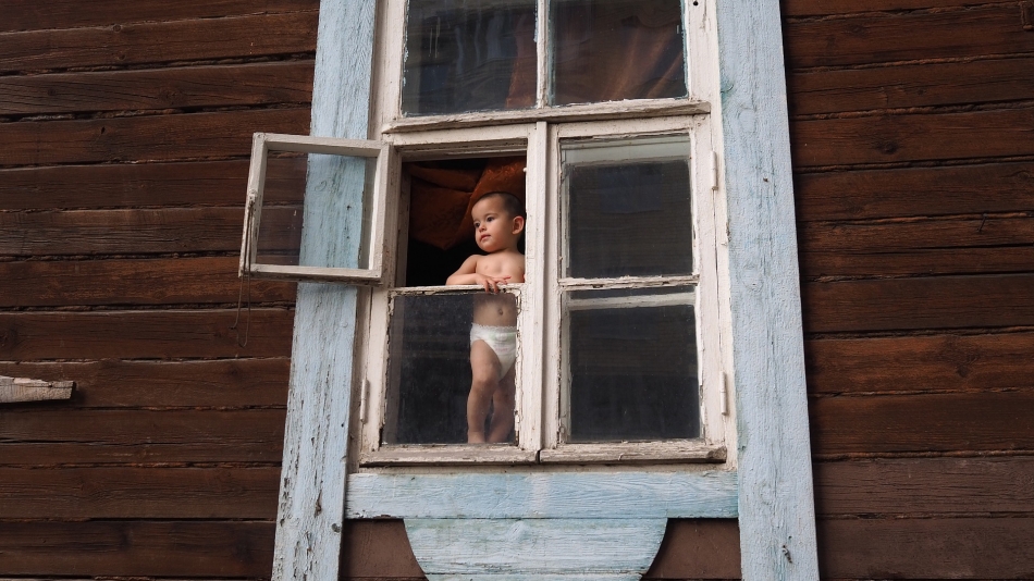 В Ростовской области 5-летний ребенок выпал из окна