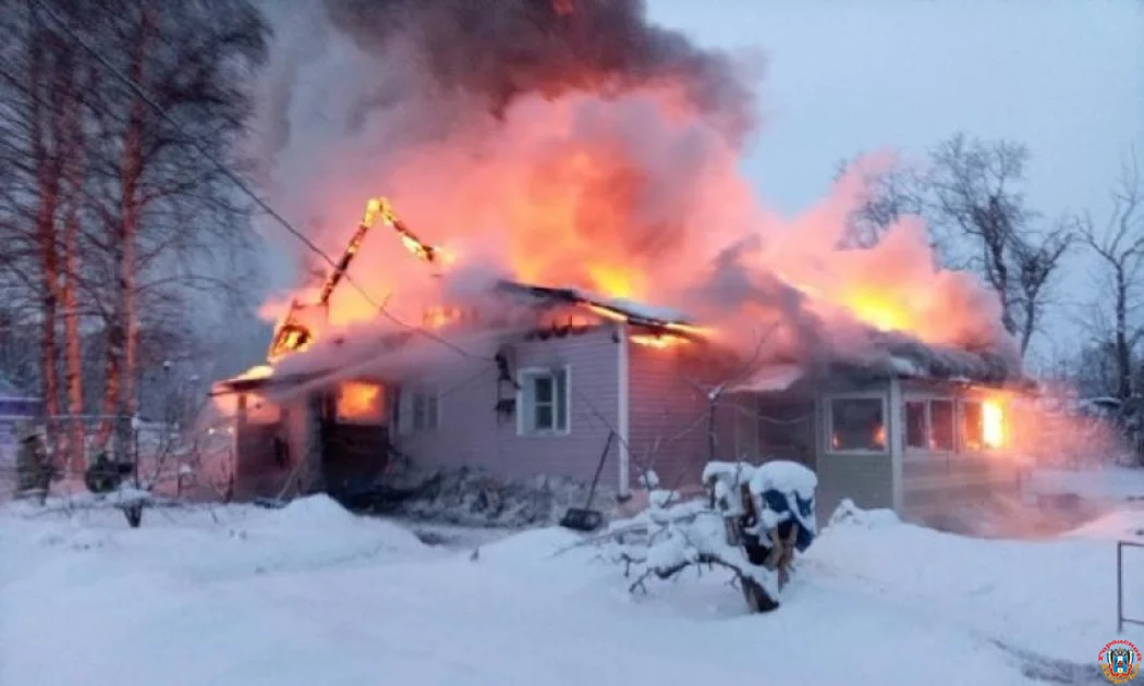 Смертельный пожар в Аксайском районе: огонь уничтожил дом, погибла пожилая женщина