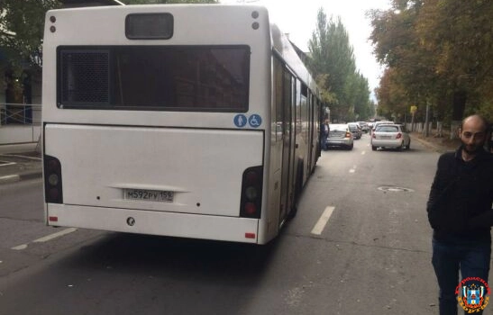 В Ростове водитель автобуса № 1 устроил ДТП с иномаркой