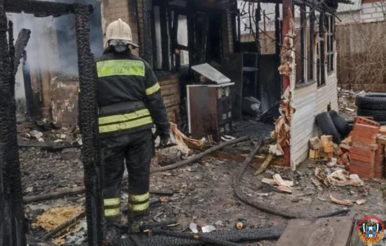 В Таганроге из-за пожара лишилась дома и всех вещей многодетная семья
