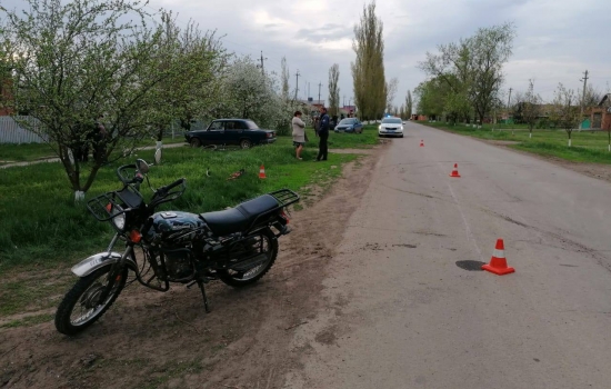 В Ростовской области подростка госпитализировали с переломами ключицы и носа после ДТП с мотоциклом