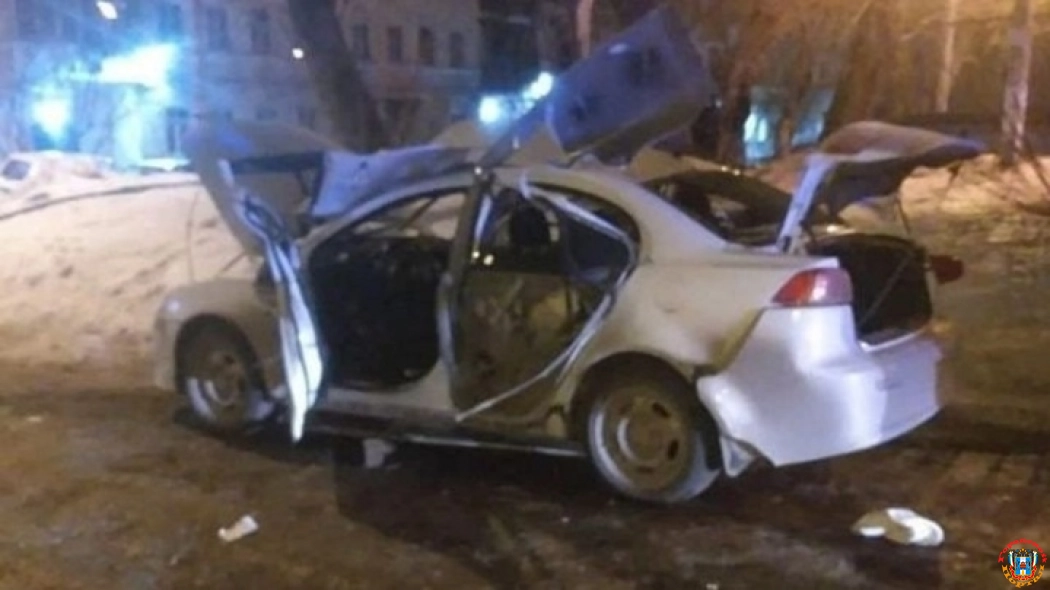 Автомобиль взорвался посреди двора пятиэтажки в Челябинске