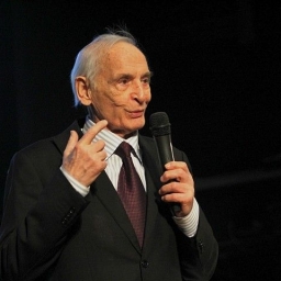 После инцидента с багажом Василий Лановой получил от авиакомпании год бесплатных полетов