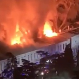 В Ялте из-за крупного пожара в жилом доме эвакуировали 27 человек