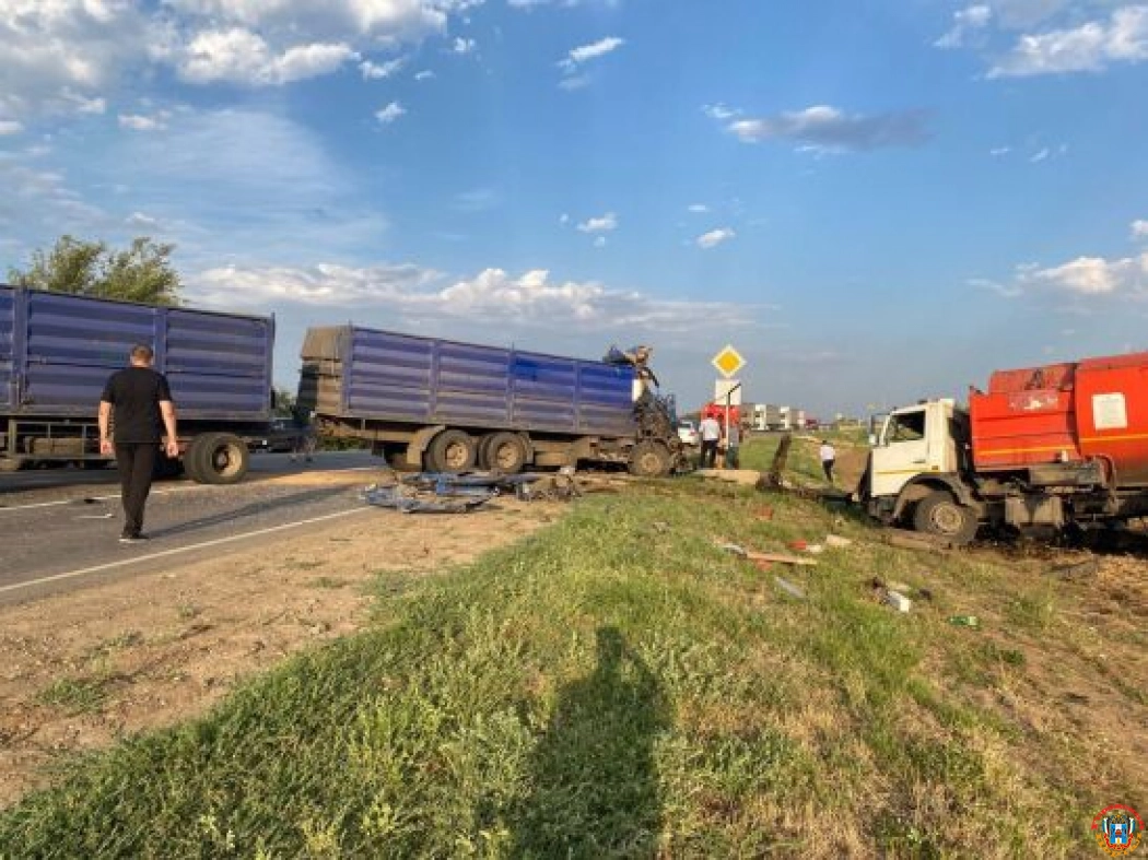 Под Волгодонском два водителя пострадали в ДТП с грузовиками