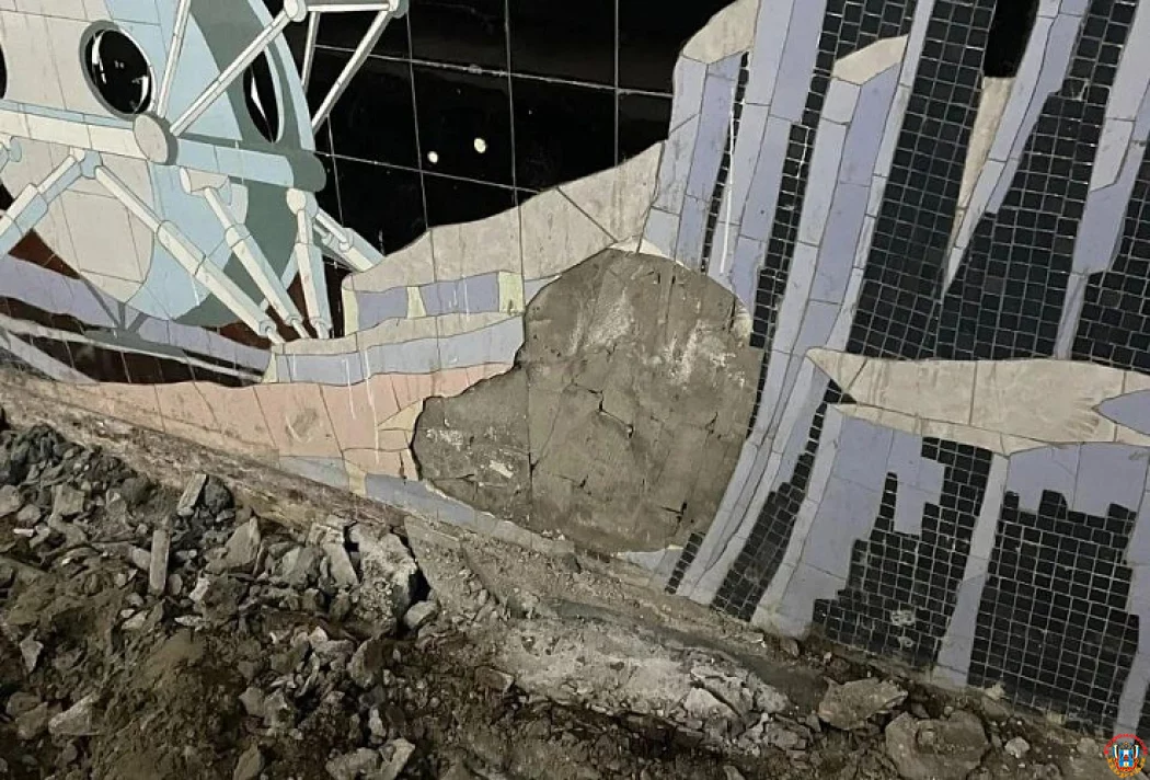 Ремонт начался с потерь: в ростовском переходе на Кировском осыпалась знаменитая советская мозаика