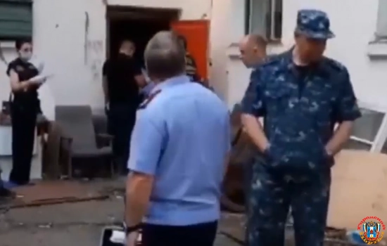 Появились кадры с места массового расстрела семьи с детьми в Новошахтинске