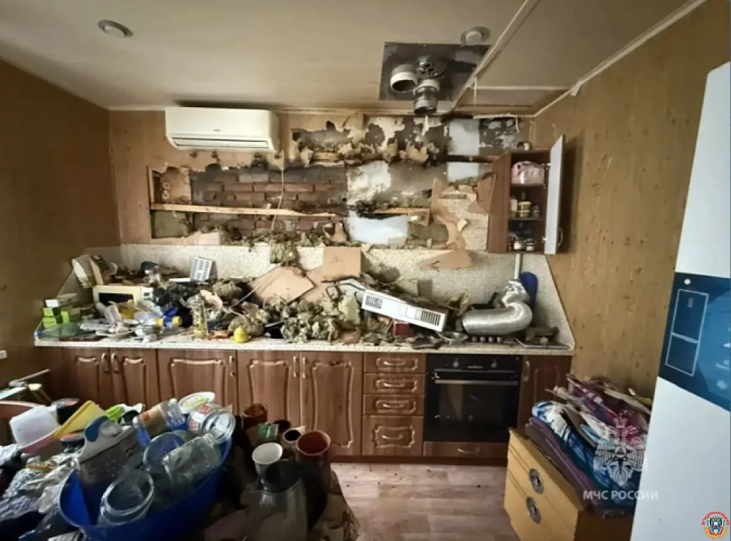 В селе Чалтырь пожарные оперативно ликвидировали возгорание на кухне, возникшее из-за поломки газовой колонки