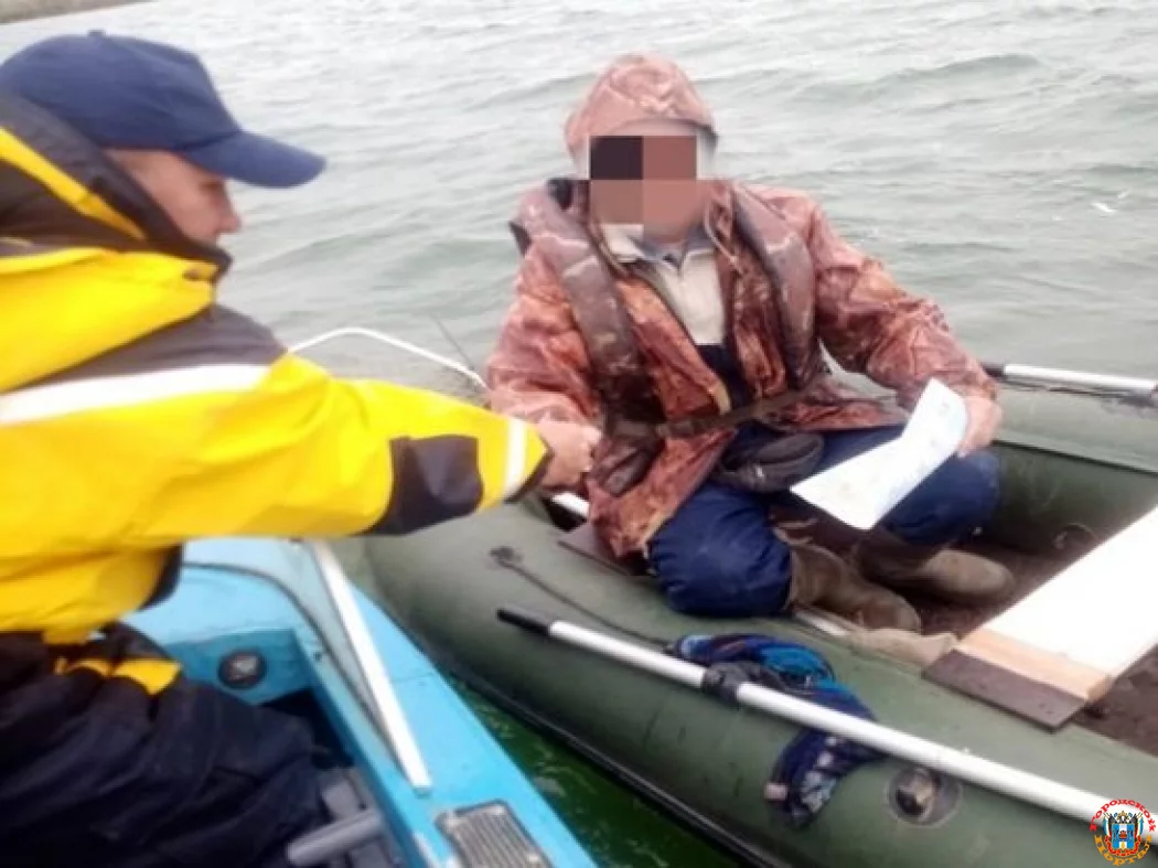 Жителей Ростовской области предупреждают об опасности рыбалки с лодки из-за ветра