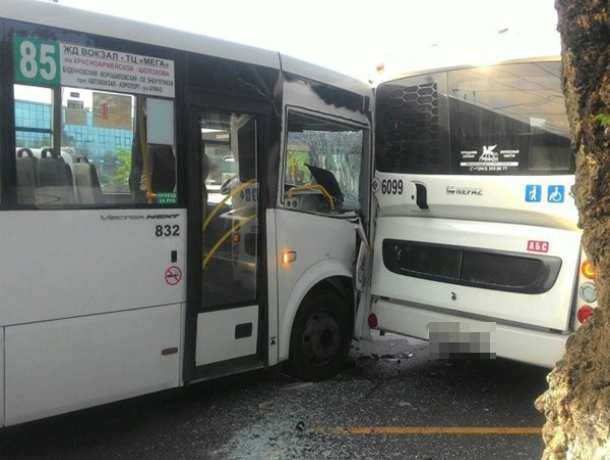 Скоростным тараном автобуса в «зад» маршрутчик покалечил пассажиров в Ростове