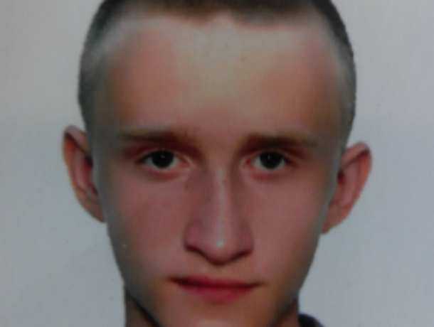 Ушедшего из дома светловолосого 15-летнего парнишку разыскивают в Ростовской области