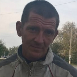 Пропавшего больше месяца назад мужчину с залысинами разыскивают в Ростовской области