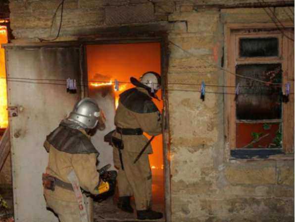 Две сестры сгорели заживо вместе со своим домом в Ростовской области
