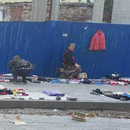 Сотрудники полиции не могут поделить территорию, чтобы убрать блошиный рынок в центре Ростова