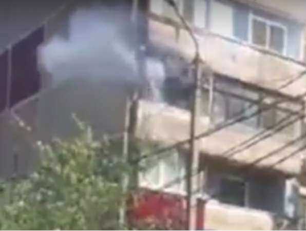 Курящие соседи «нечаянно» спалили дотла квартиру в многоэтажке Ростове на видео