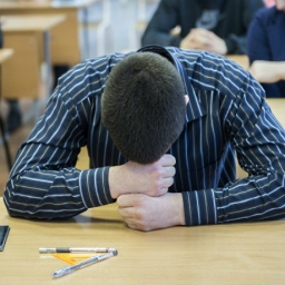 Молодой студент умер после «поучительных» отжиманий на лекции в Ростовской области
