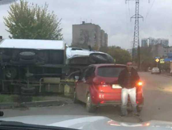 Топ-5 самых опасных и бестолковых перекрестков составили автомобилисты Ростова