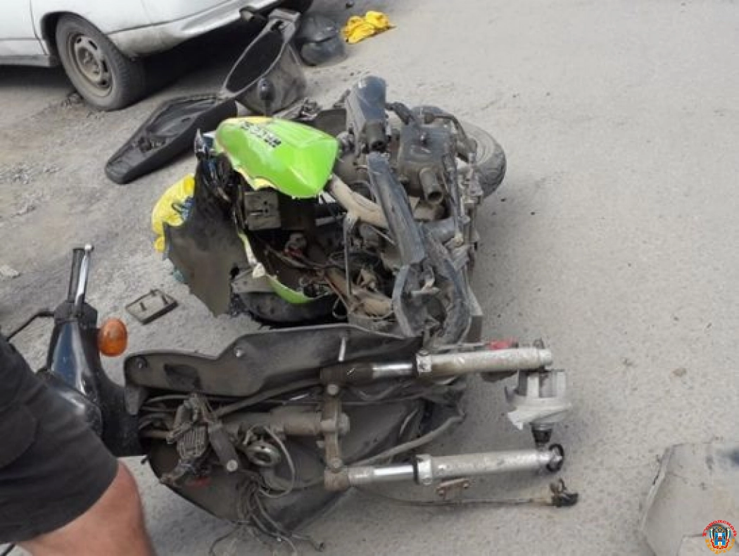 В Гуково пассажирка мопеда пострадала в ДТП с ВАЗом