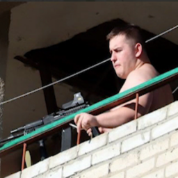 Появилось видео со студентом, который стрелял из окна общежития в Таганроге