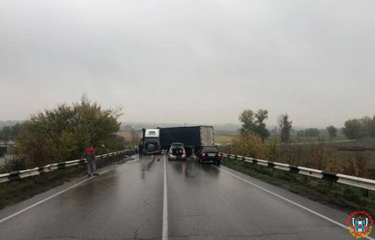 В массовом ДТП на трассе М-4 «Дон» погиб водитель легковушки