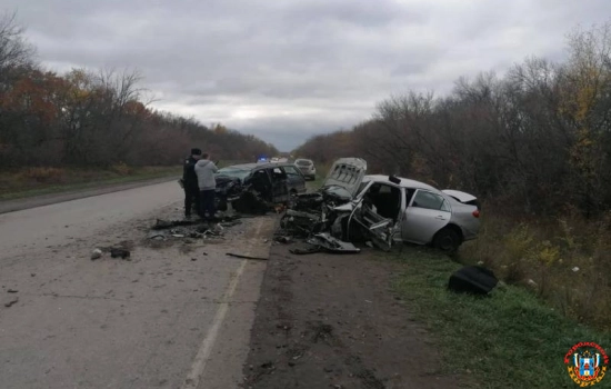 Два человека погибло в лобовом ДТП в Ростовской области