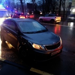 В Ростове перебегавший дорогу парень угодил под колеса