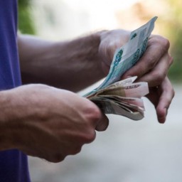 Сотрудница колледжа в Шахтах попалась на взятке от студента