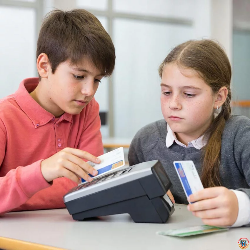 Карманные деньги в &laquo;цифре&raquo;: за год юные жители Дона получили более 63 тысяч банковских карт